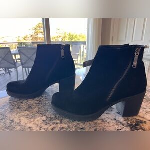 Blondo black suede waterproof boots.